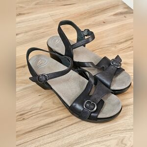 Dansko Women's Black Leather Sandals Size 11   (42)
